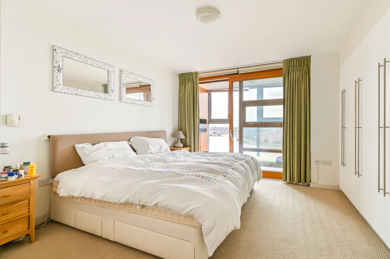1005 Falcon Wharf, 34 Lombard Road, London, photo 10