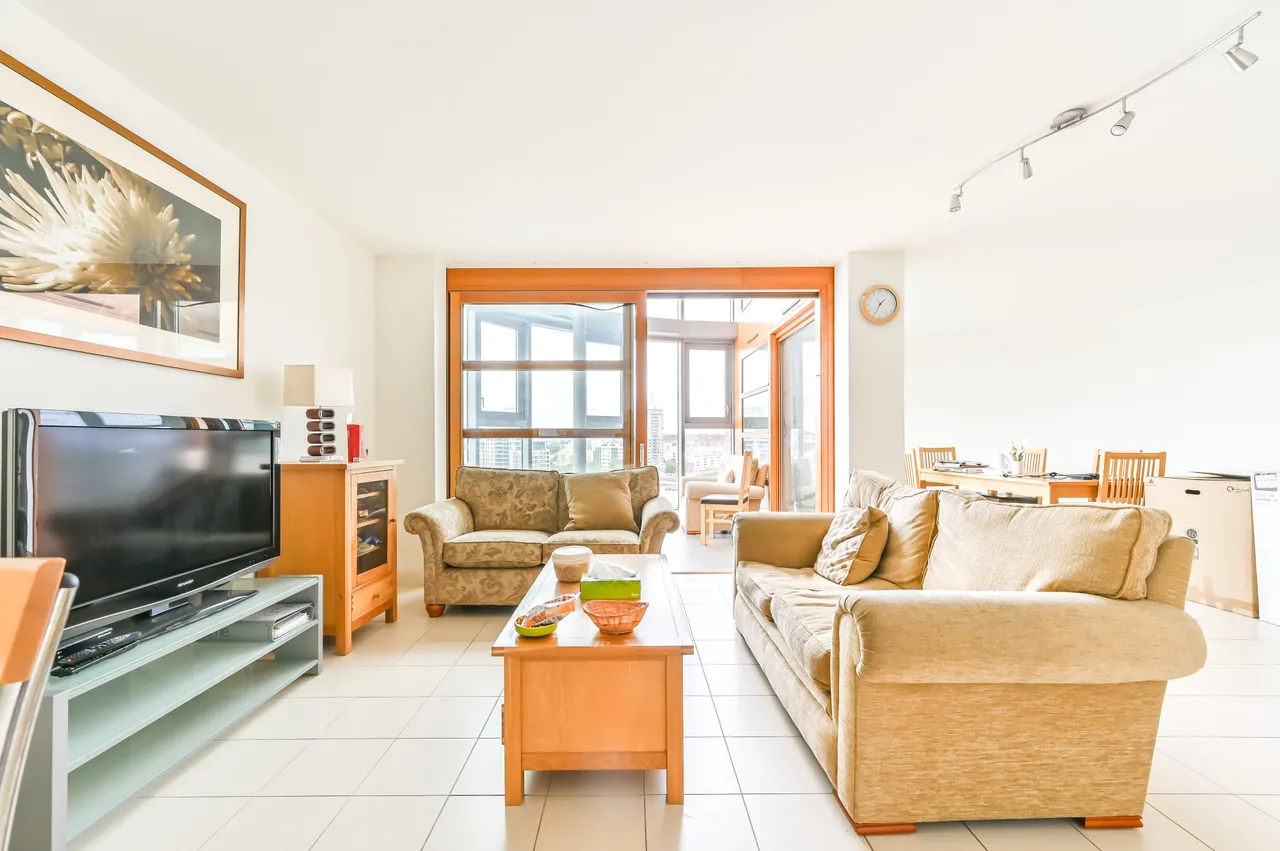 1005 Falcon Wharf, 34 Lombard Road, London, photo 5