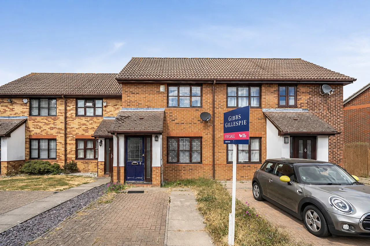 2 bed house for sale, Elliott Avenue, Ruislip, HA4