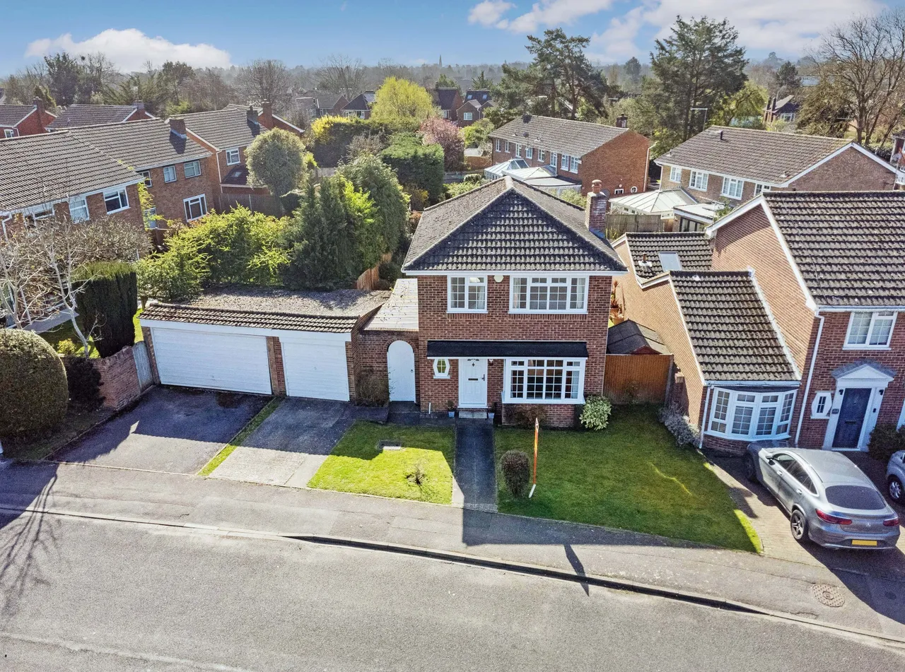 3 bed house for sale — Cranbrook Drive, Maidenhead, Berkshire