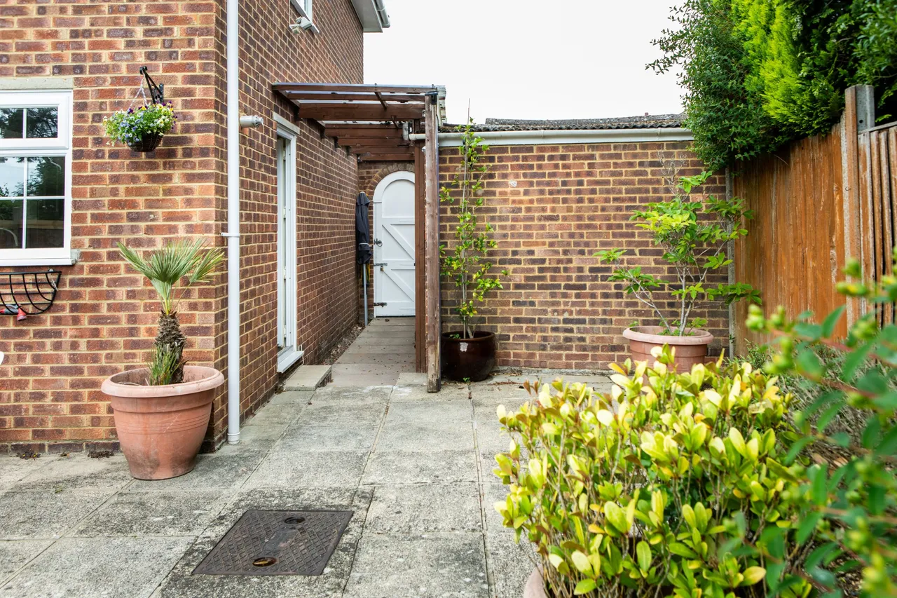 Cranbrook Drive, Maidenhead, Berkshire, photo 26
