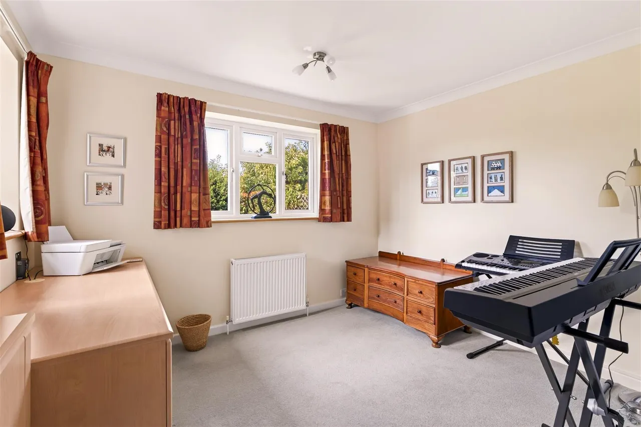 Golden Avenue, East Preston, photo 16