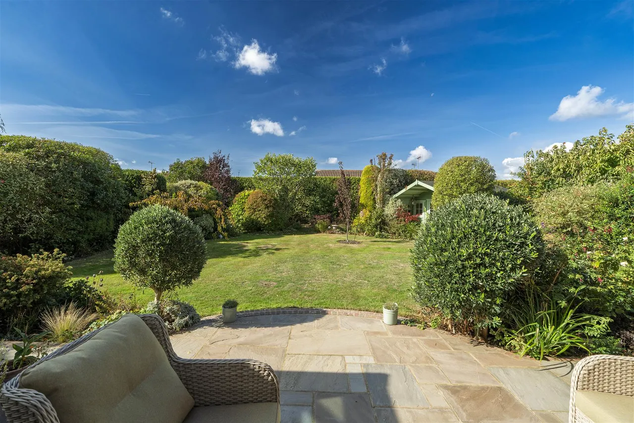 Golden Avenue, East Preston, photo 34