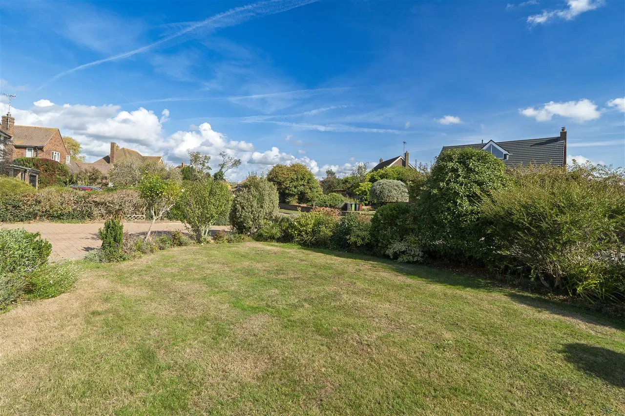 Golden Avenue, East Preston, photo 41