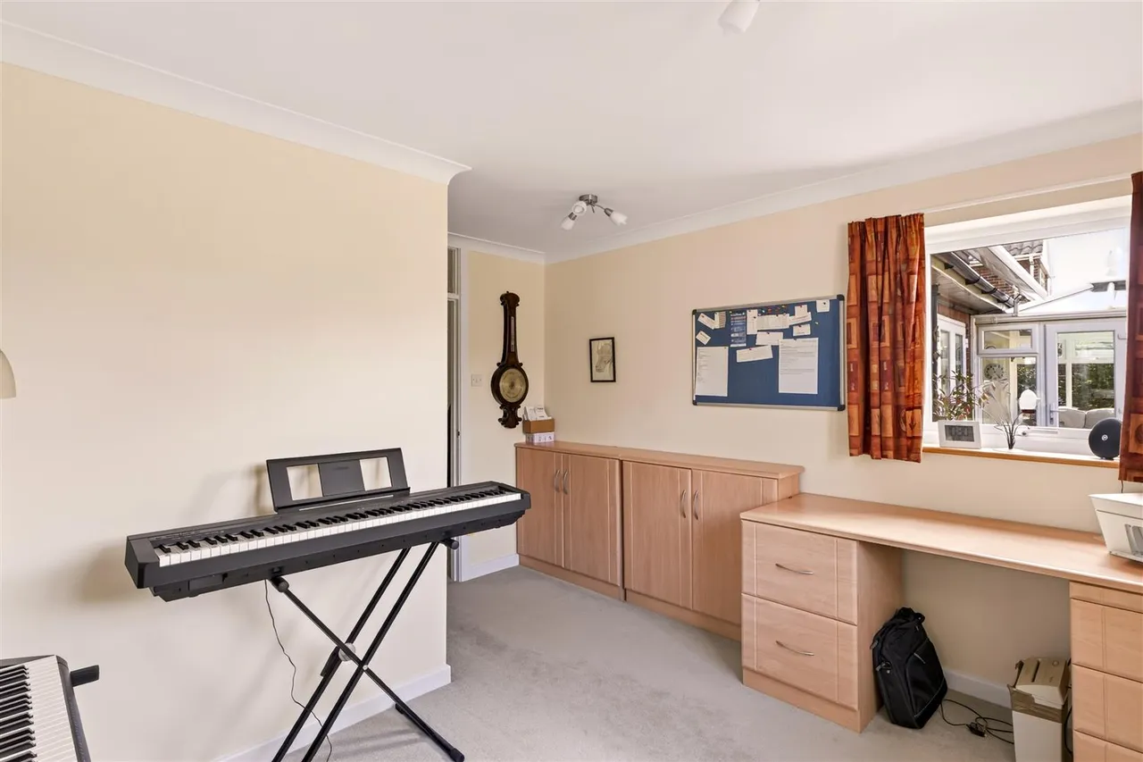 Golden Avenue, East Preston, photo 17
