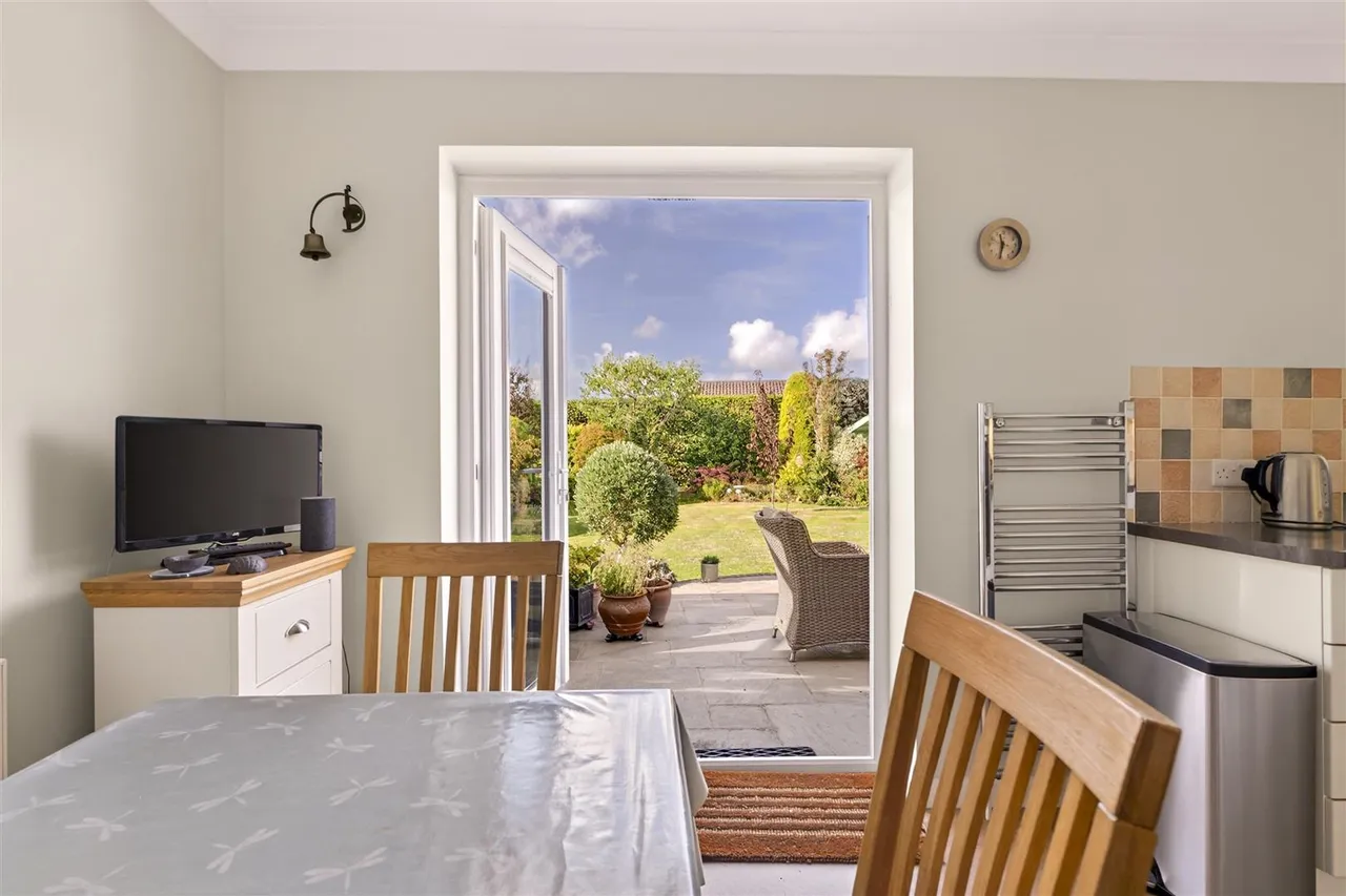 Golden Avenue, East Preston, photo 14