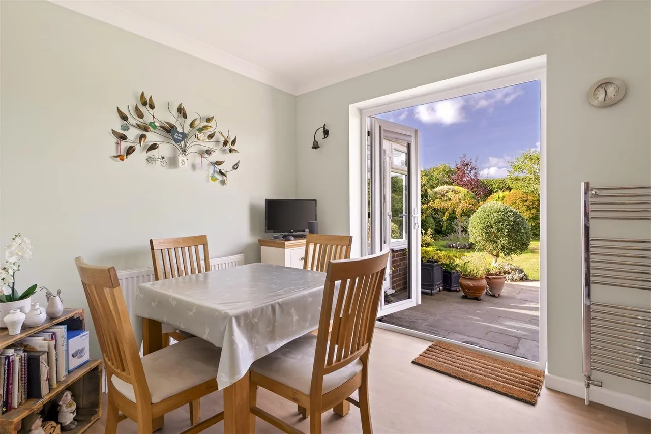 Golden Avenue, East Preston, photo 13