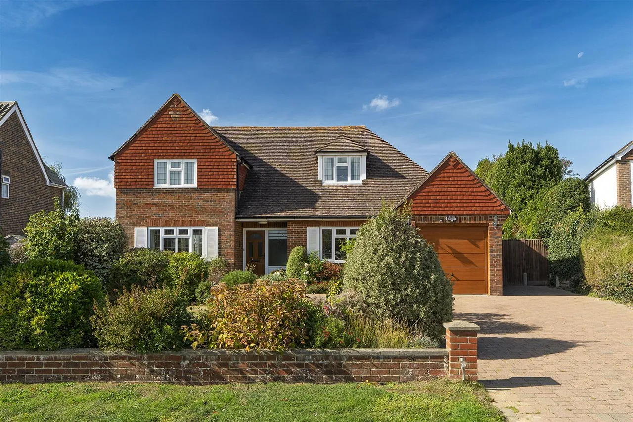 Golden Avenue, East Preston, photo 40