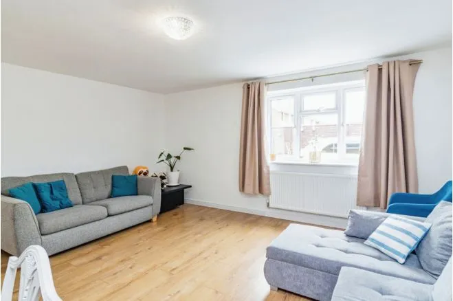 Queens Crescent, Clapham, MK41, photo 14