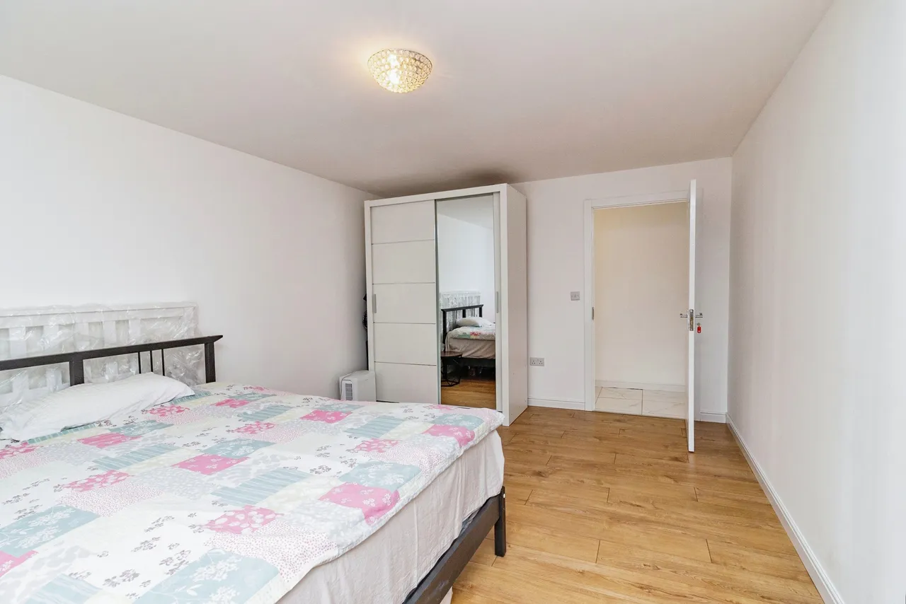 Queens Crescent, Clapham, MK41, photo 16