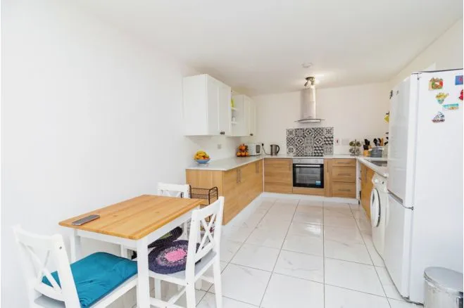 Queens Crescent, Clapham, MK41, photo 10