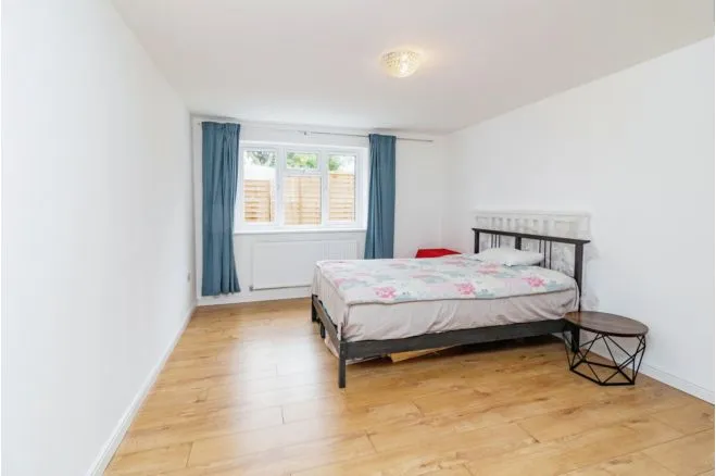 Queens Crescent, Clapham, MK41, photo 15
