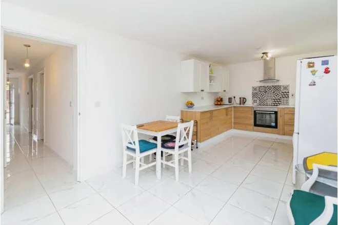 Queens Crescent, Clapham, MK41, photo 2