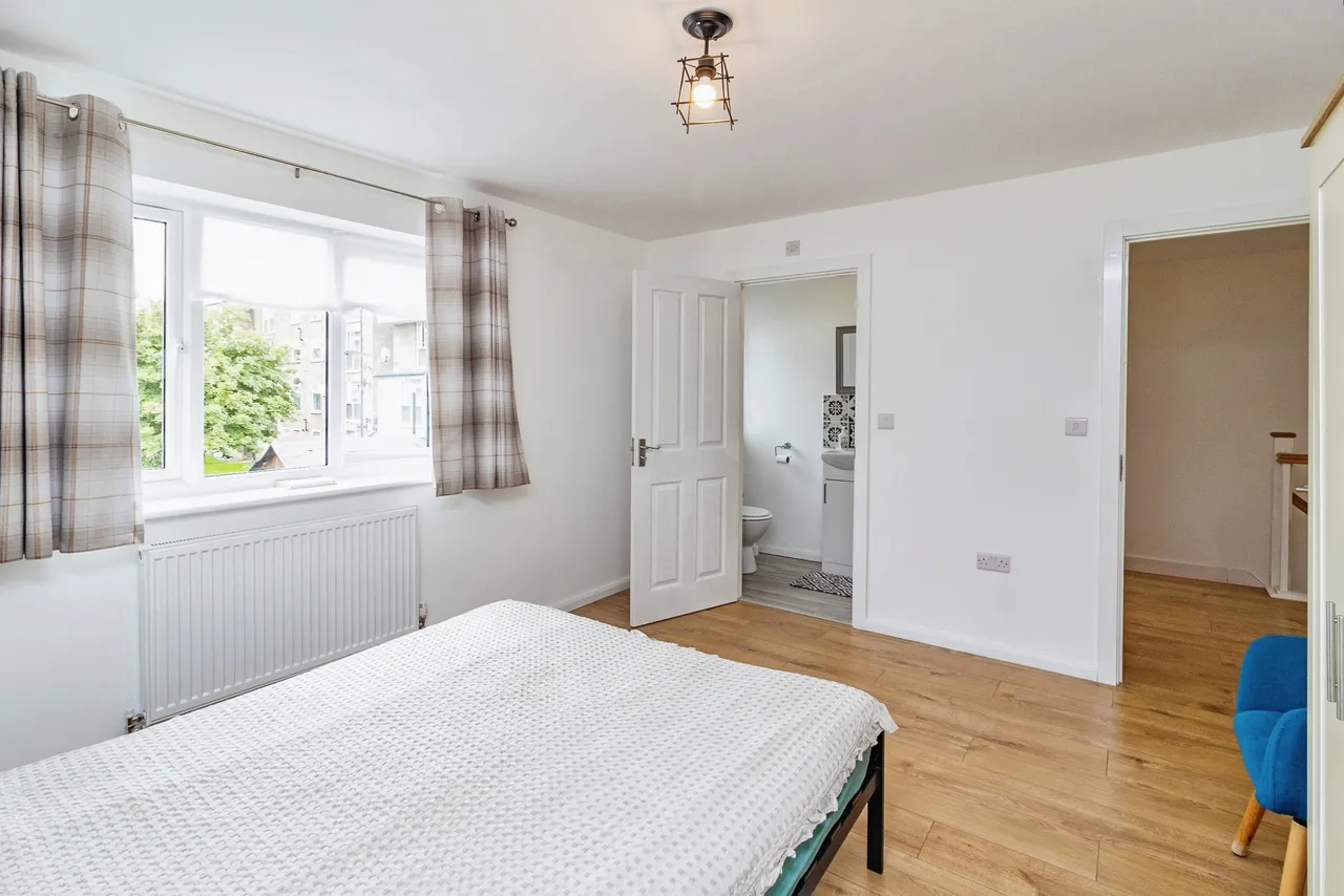 Queens Crescent, Clapham, MK41, photo 18
