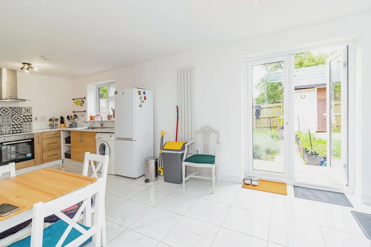 Queens Crescent, Clapham, MK41, photo 12