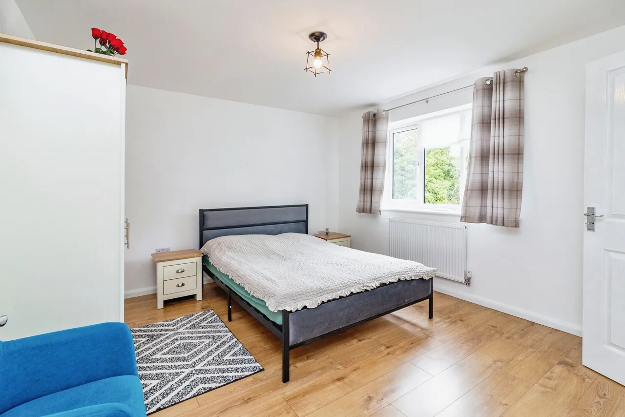 Queens Crescent, Clapham, MK41, photo 17