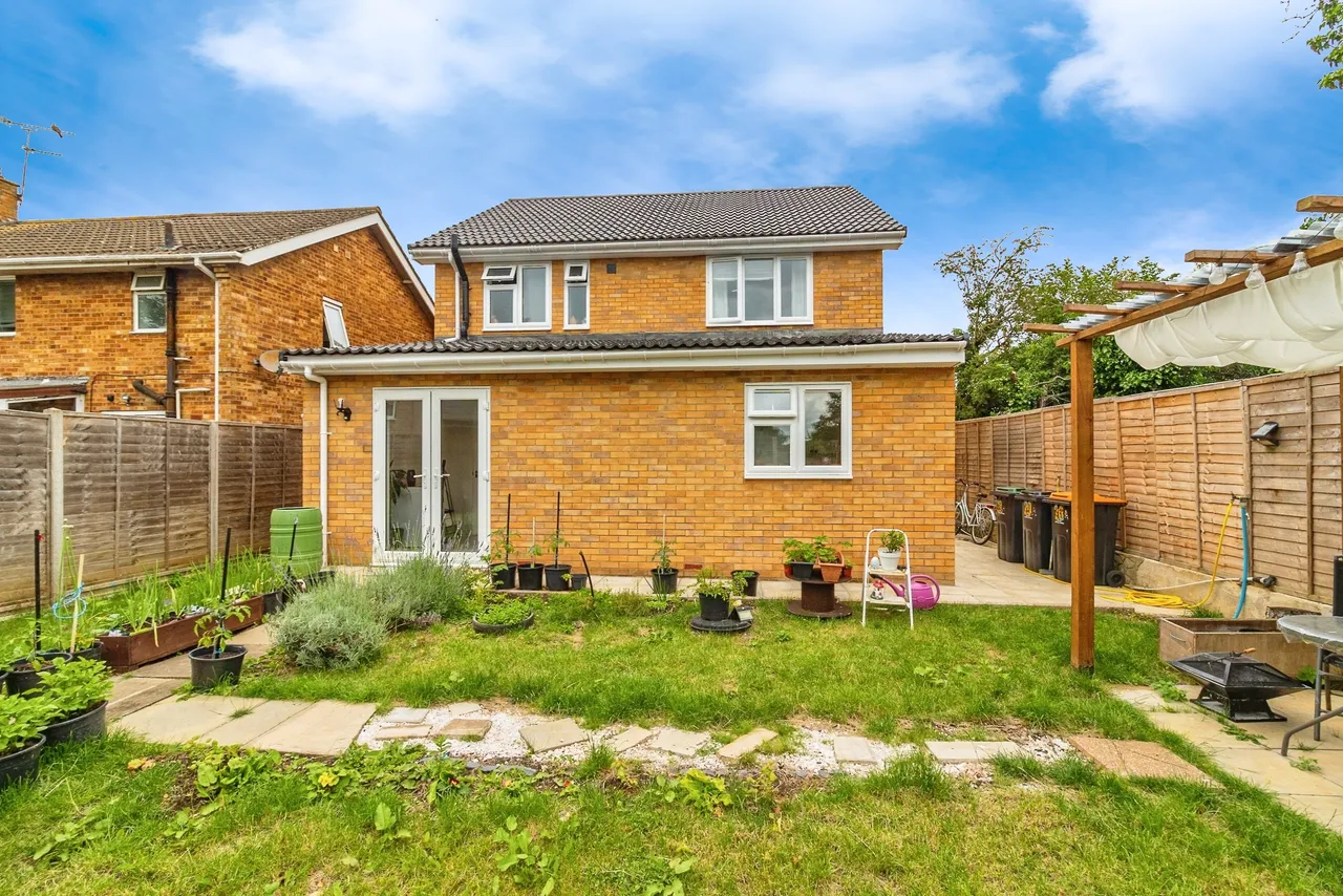 Queens Crescent, Clapham, MK41, photo 26
