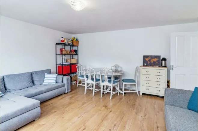 Queens Crescent, Clapham, MK41, photo 13