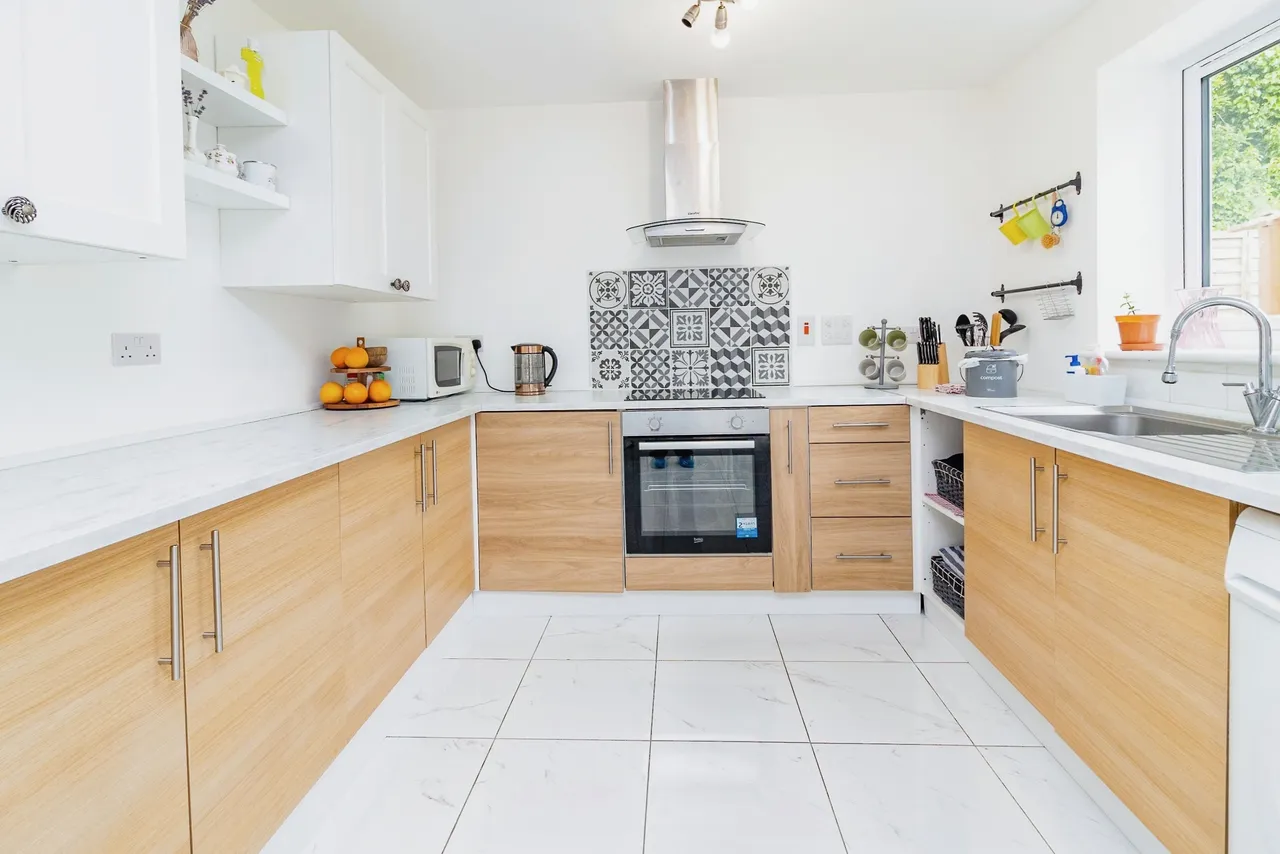 Queens Crescent, Clapham, MK41, photo 4