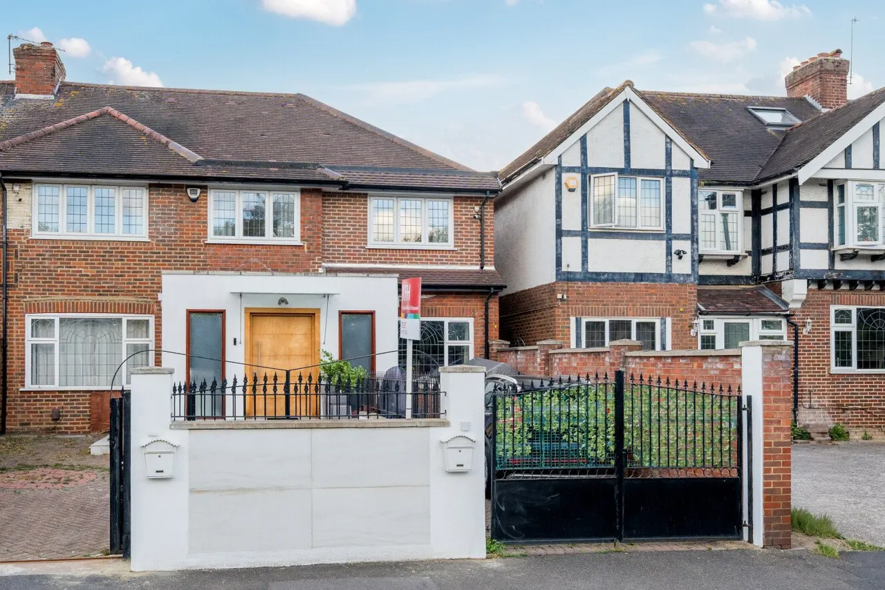 Robin Hood Way, Roehampton Vale, London, SW15, photo 6