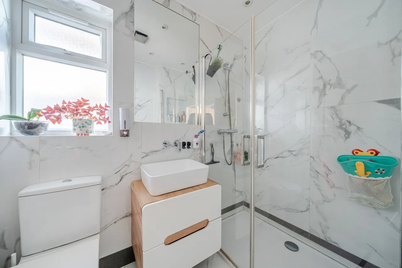 Robin Hood Way, Roehampton Vale, London, SW15, photo 7