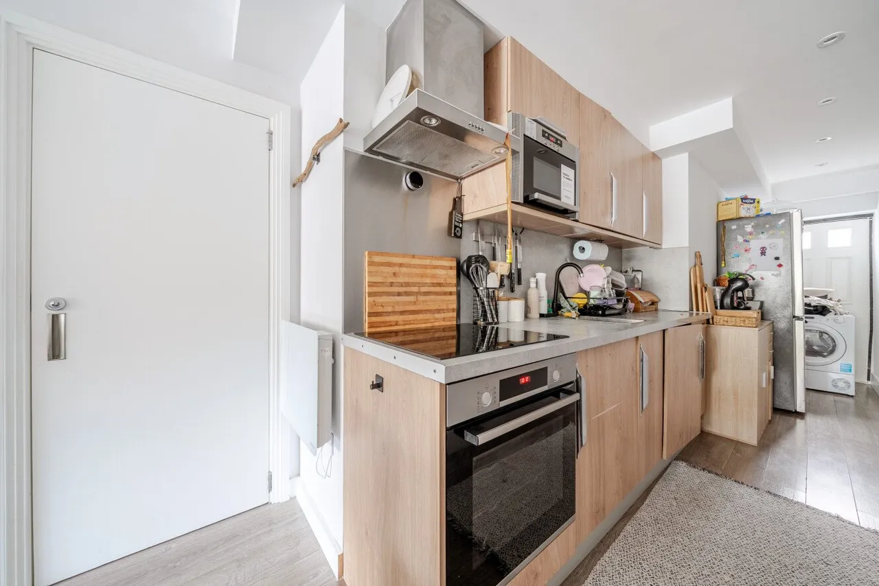 Robin Hood Way, Roehampton Vale, London, SW15, photo 8