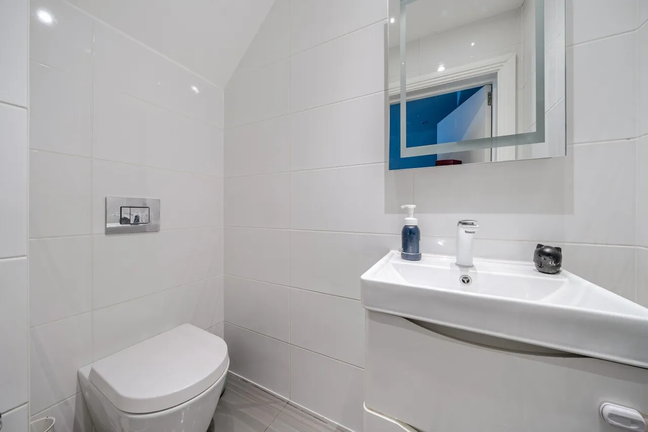 Robin Hood Way, Roehampton Vale, London, SW15, photo 11