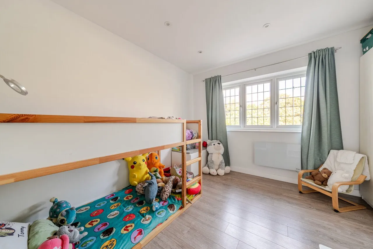 Robin Hood Way, Roehampton Vale, London, SW15, photo 10