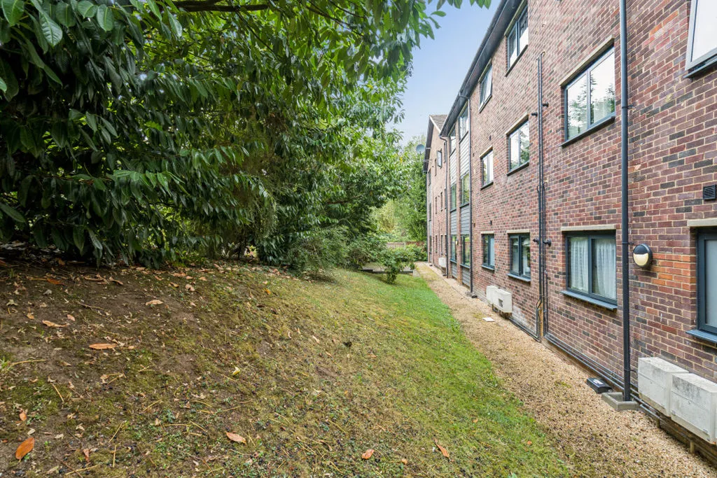 Brookfield Road Wooburn Green, High Wycombe HP10 0QA, photo 18