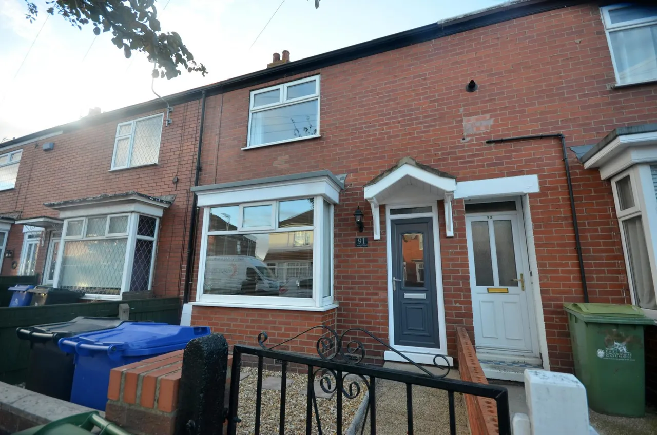 2 bed house to rent, George Street, Cleethorpes, DN35