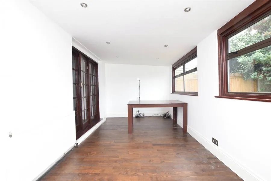 Jubilee Avenue, Romford, RM7, photo 6
