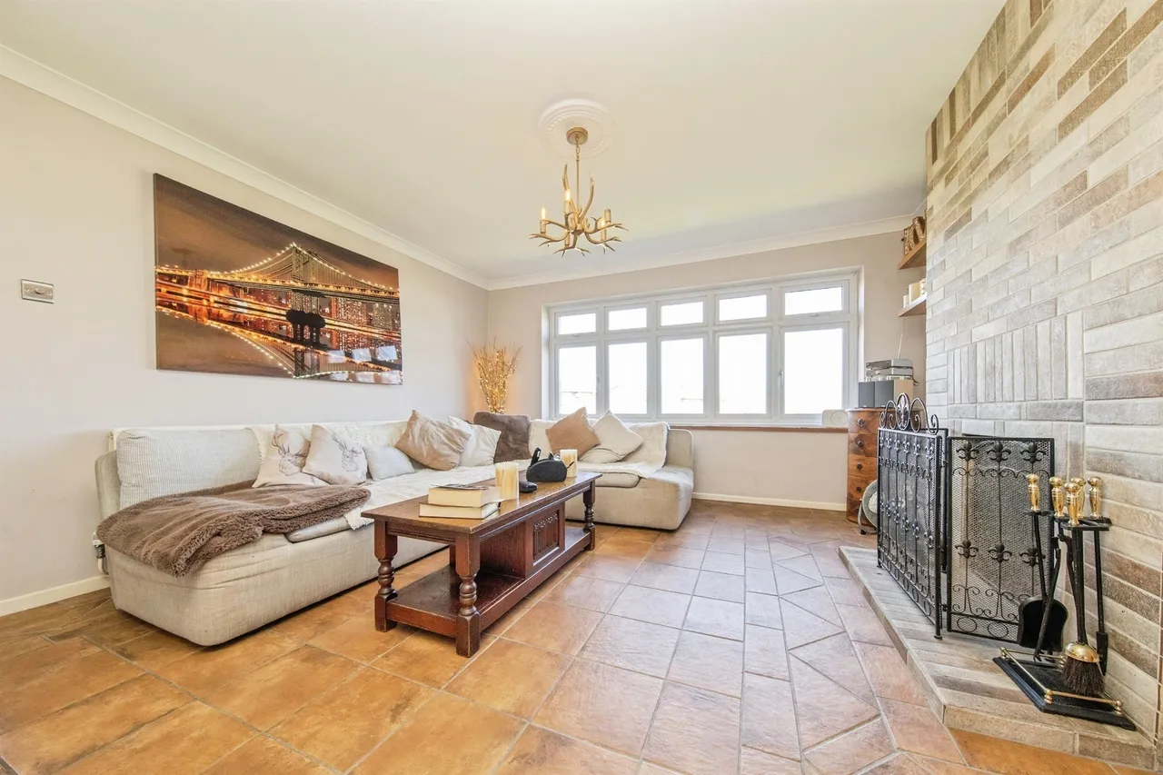 2 bed house for sale — Sparrows Herne, Clacton-On-Sea