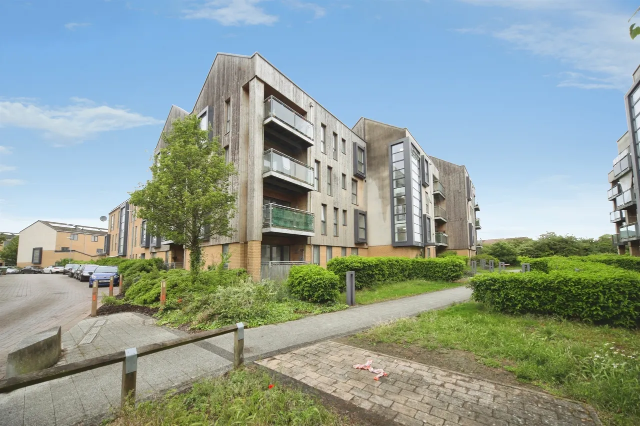 2 bed flat for sale — Richmond Drive, Houghton Regis, Dunstable