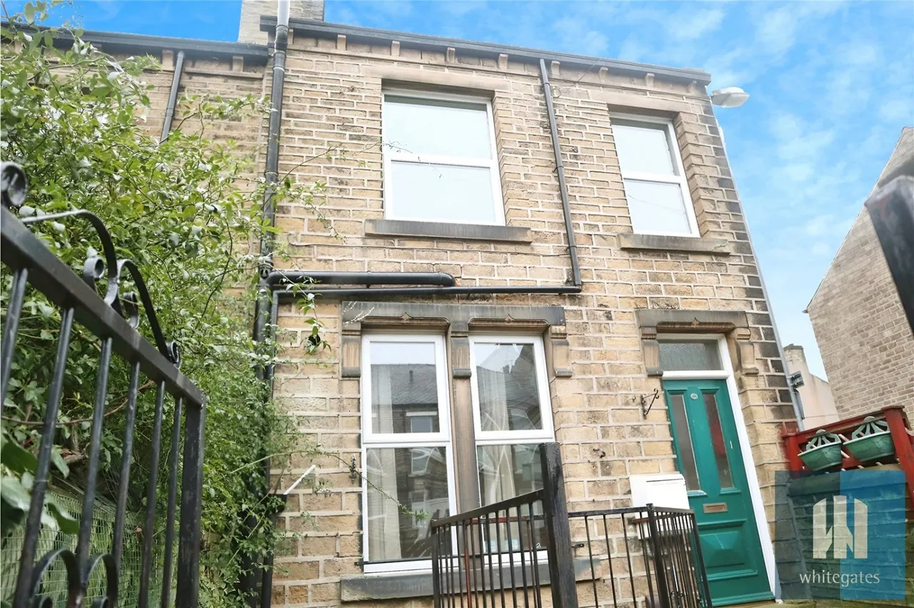2 bed house to rent, May Street, Crosland Moor, HD4