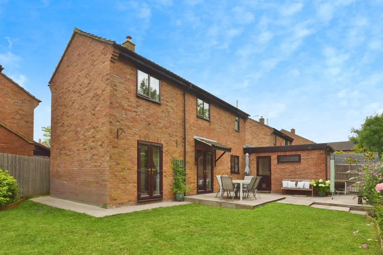 Trueman Place, Oldbrook, MK6, photo 2