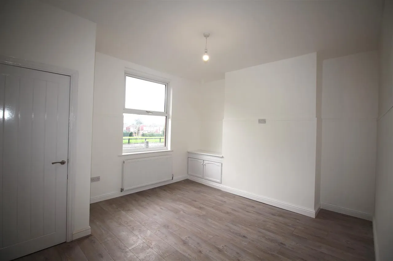 Victoria Road, Platt Bridge, Wigan, WN2 5DN, photo 3