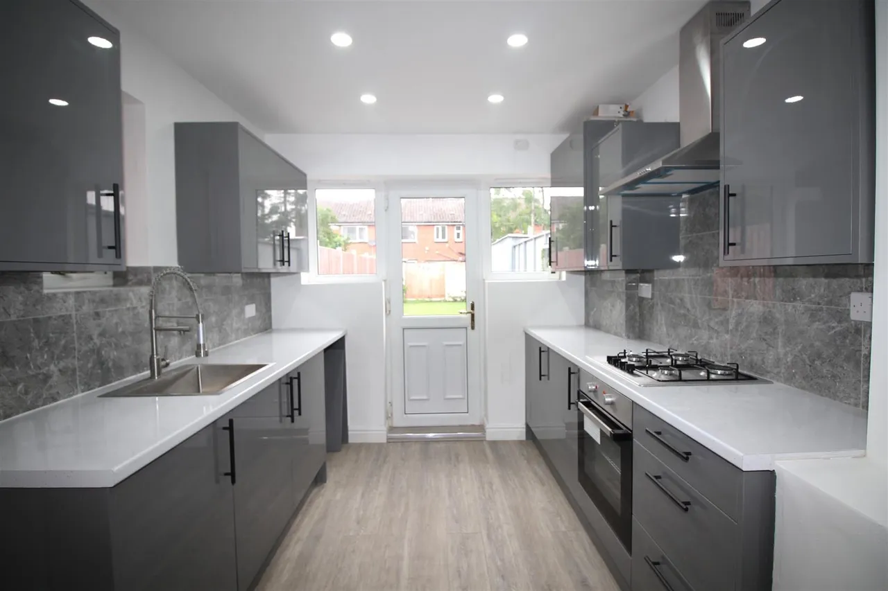 Victoria Road, Platt Bridge, Wigan, WN2 5DN, photo 4