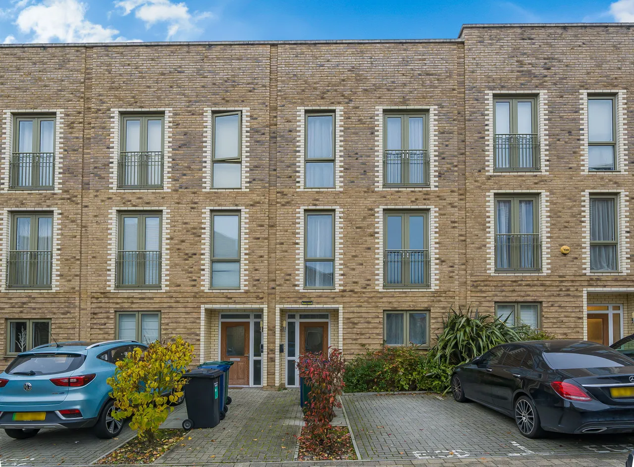 4 bed house to rent — 21 Coxwell Boulevard, London