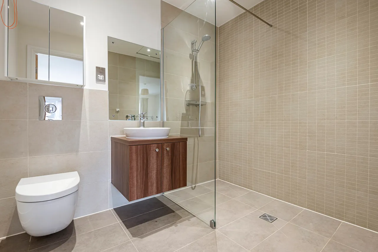 Eaves Court Two Bedroom, The Retreat, HP27, photo 8
