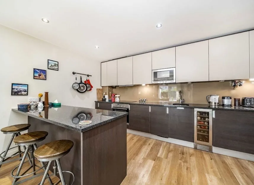 East Drive, Hendon, NW9, photo 2