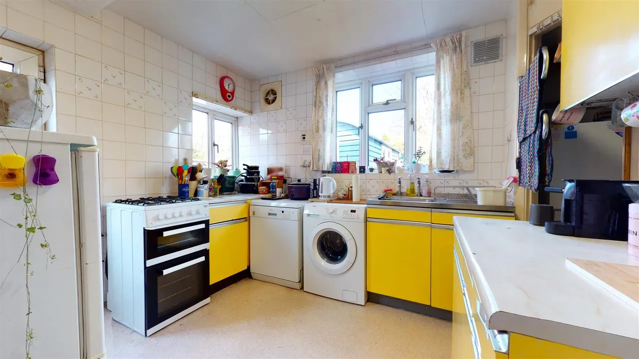 Whitehills Road, Loughton, photo 6