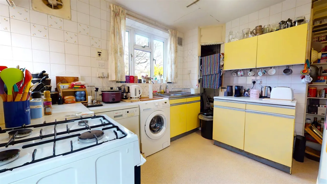 Whitehills Road, Loughton, photo 8