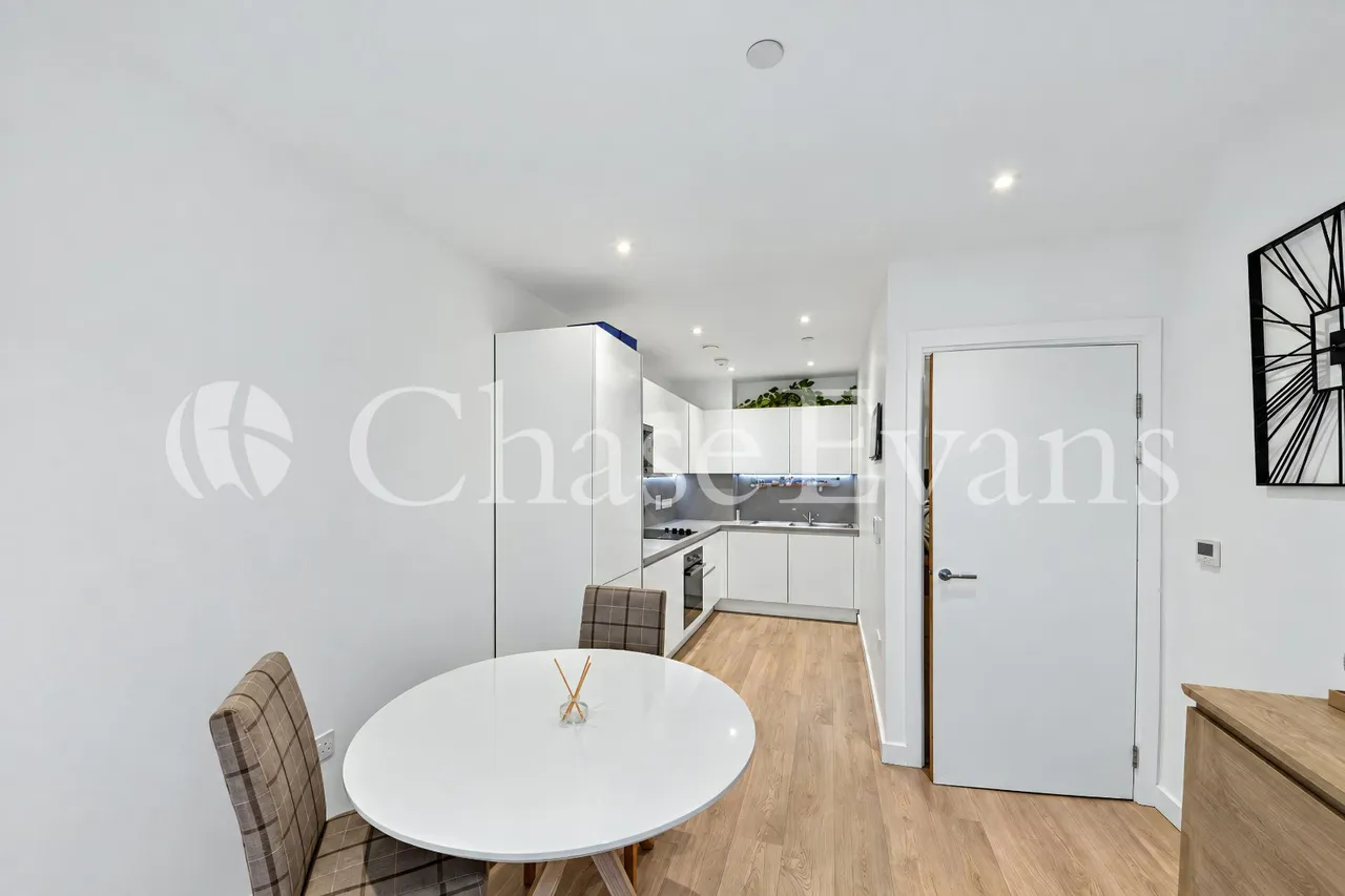 Perceval Square, Harrow, HA1, photo 4