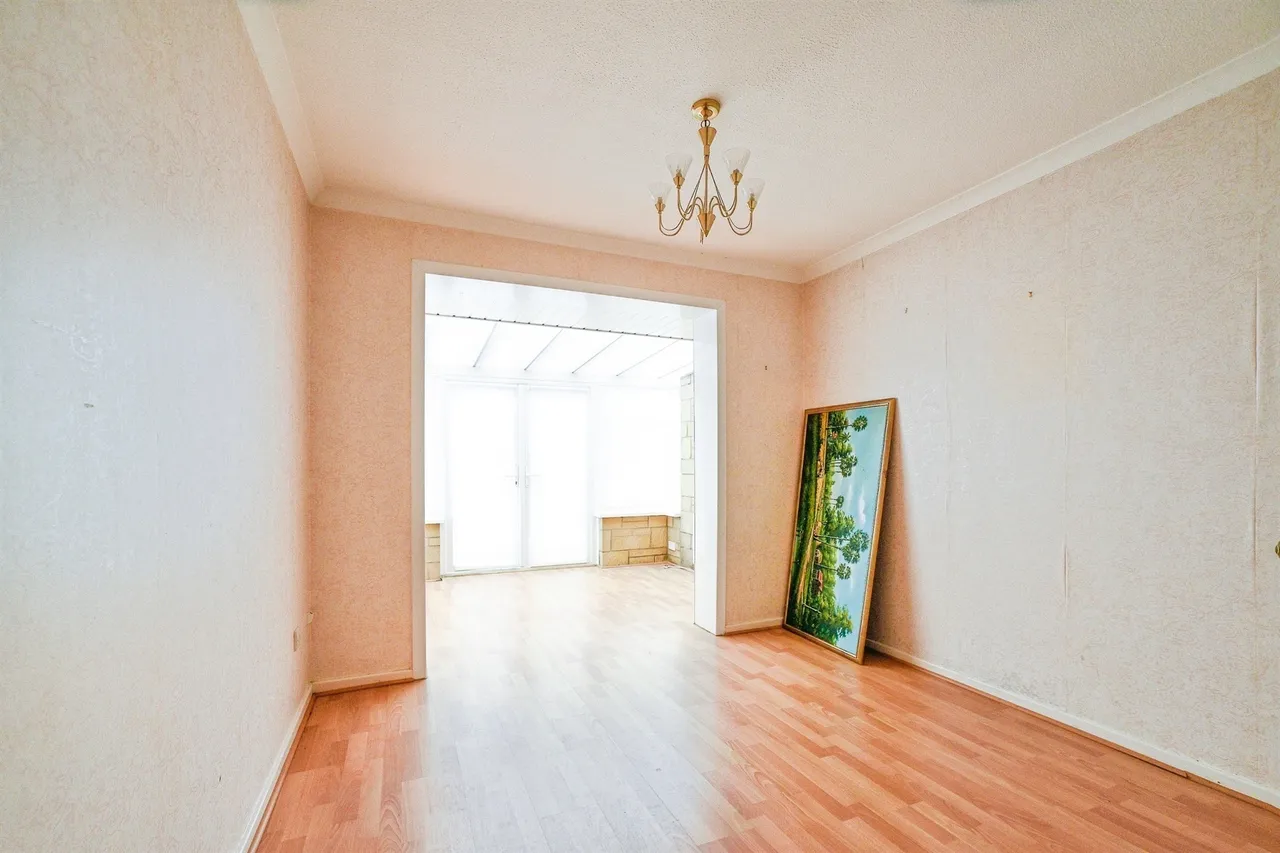 Wycombe Close, Derry Hill, SN11, photo 4
