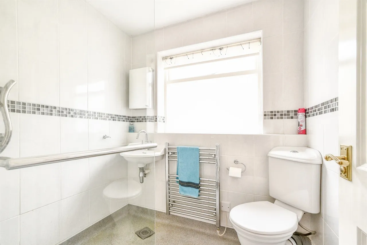Wycombe Close, Derry Hill, SN11, photo 10