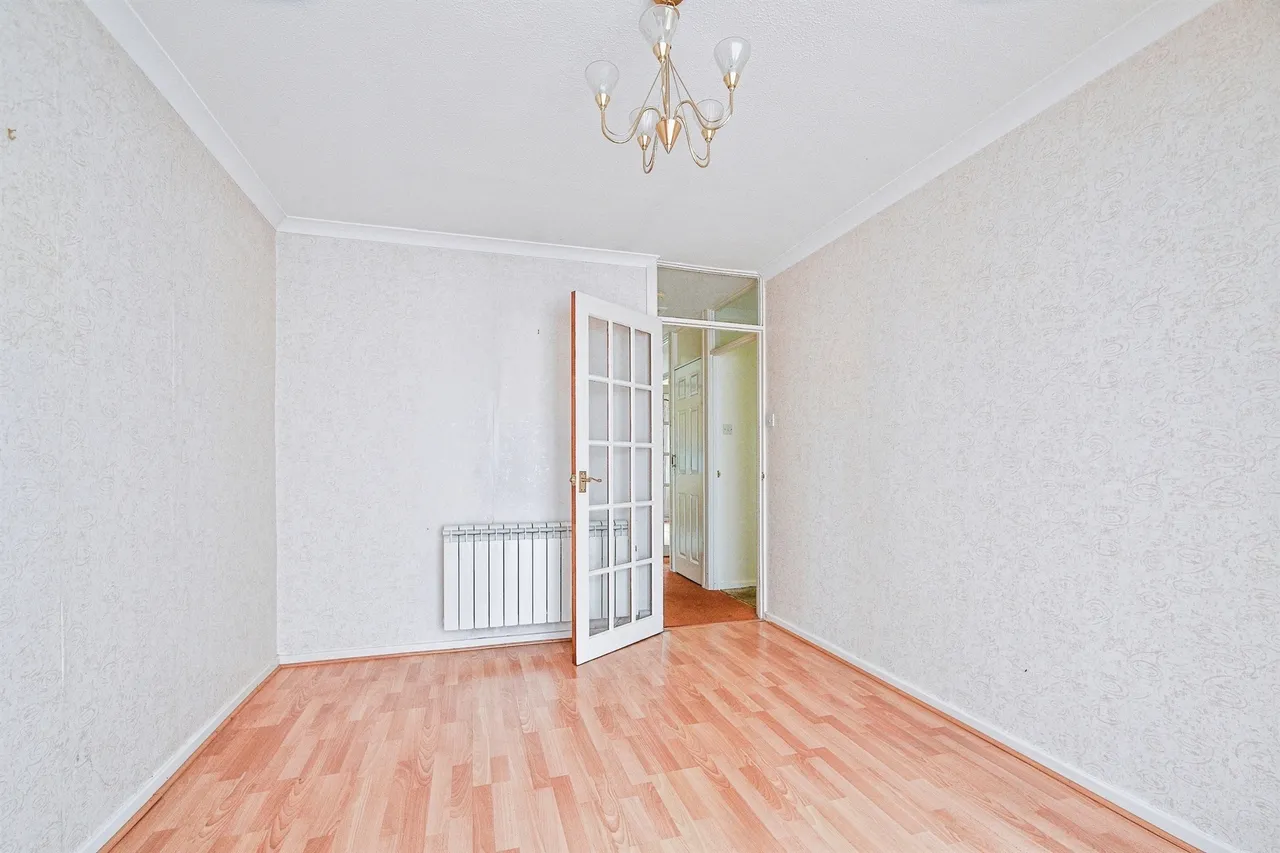 Wycombe Close, Derry Hill, SN11, photo 5