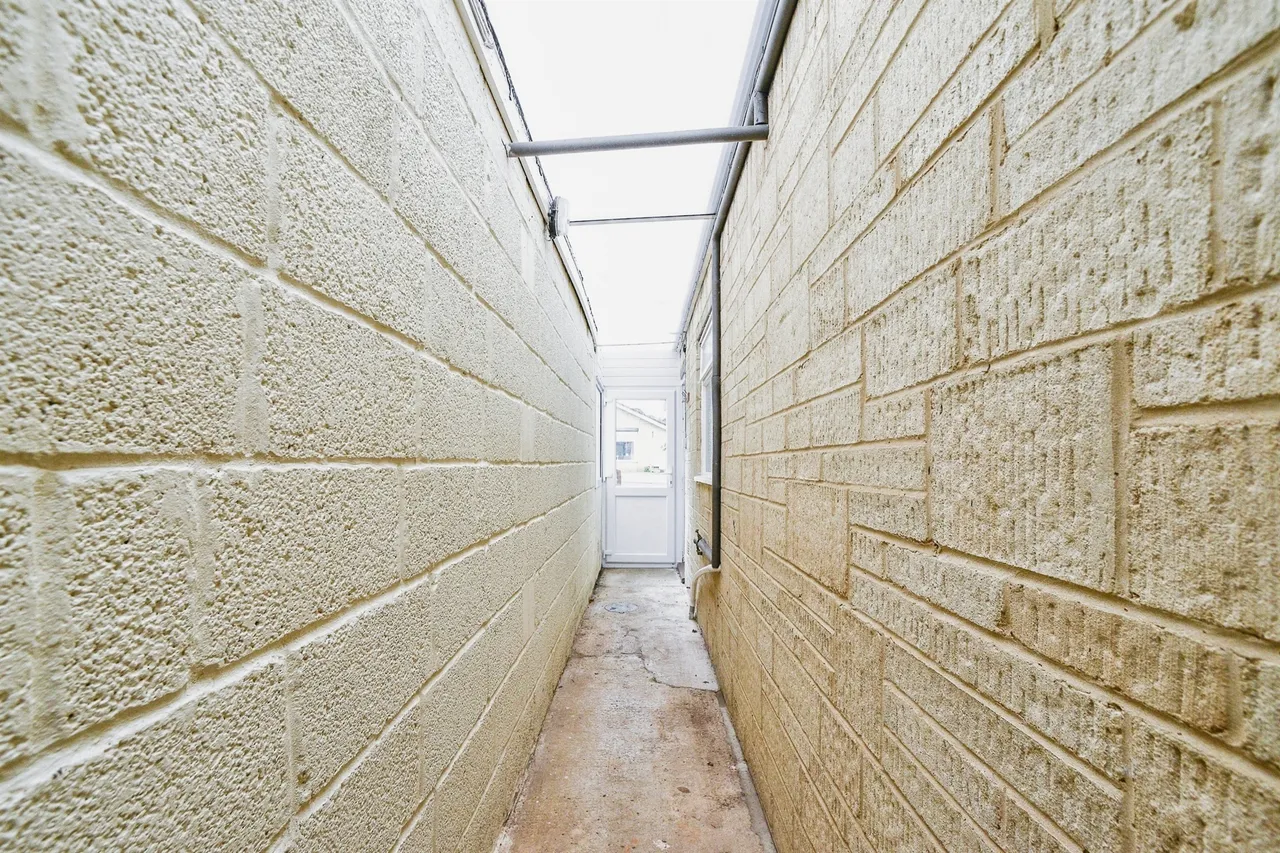 Wycombe Close, Derry Hill, SN11, photo 12
