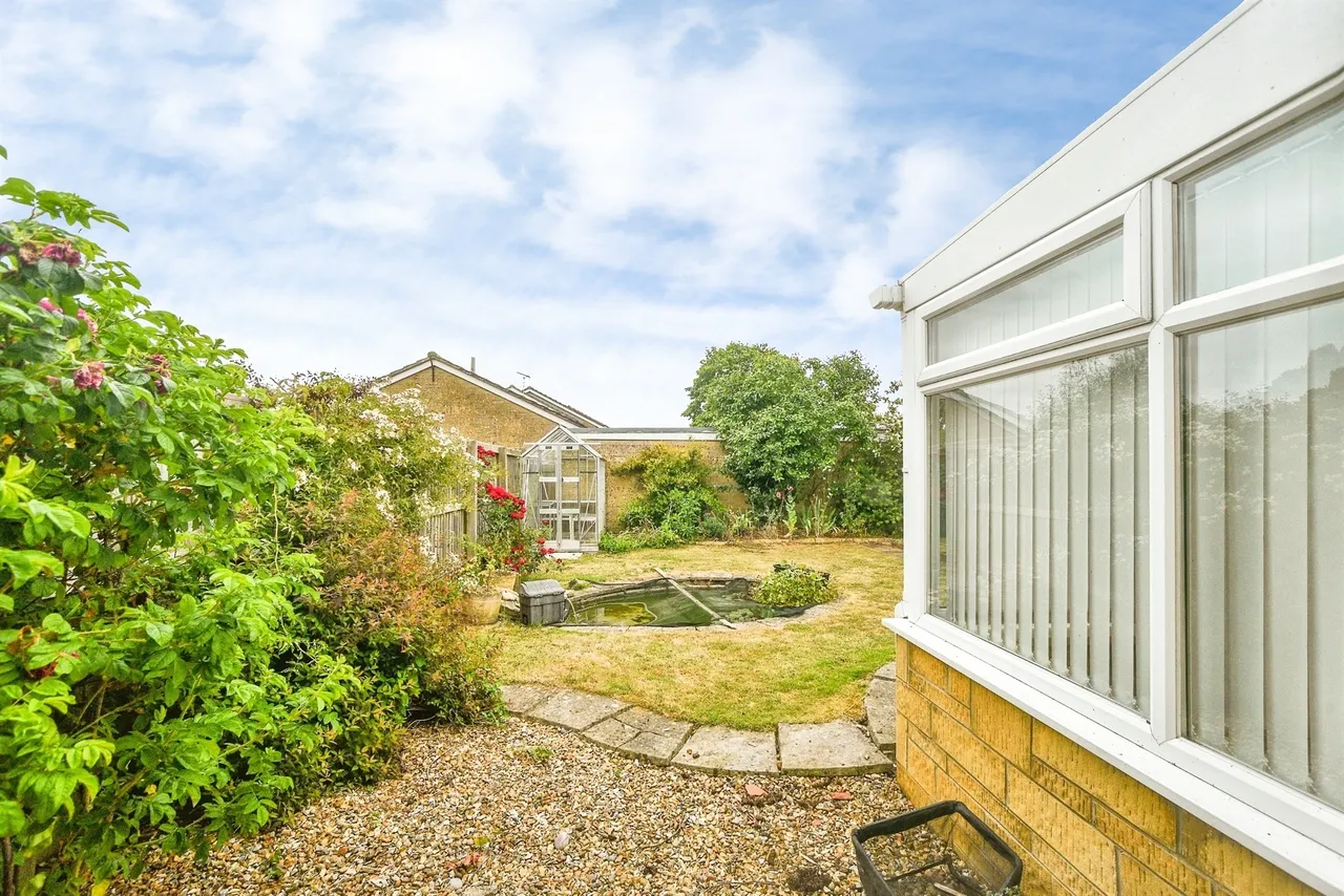 Wycombe Close, Derry Hill, SN11, photo 16