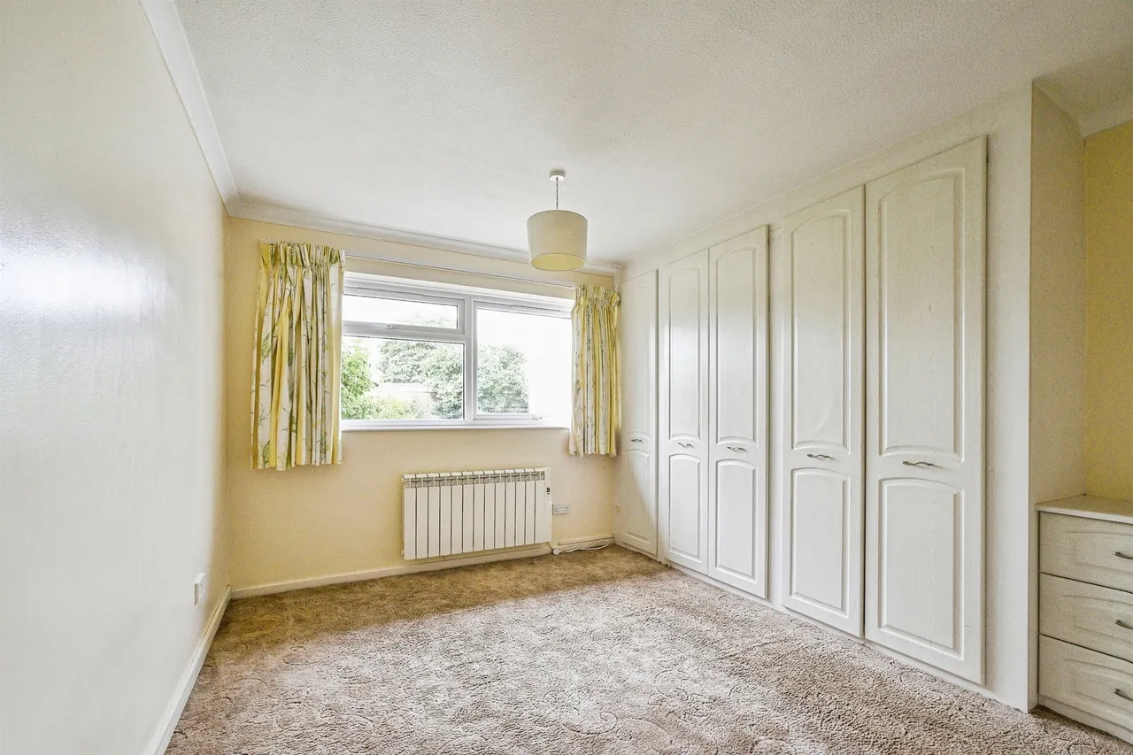 Wycombe Close, Derry Hill, SN11, photo 7