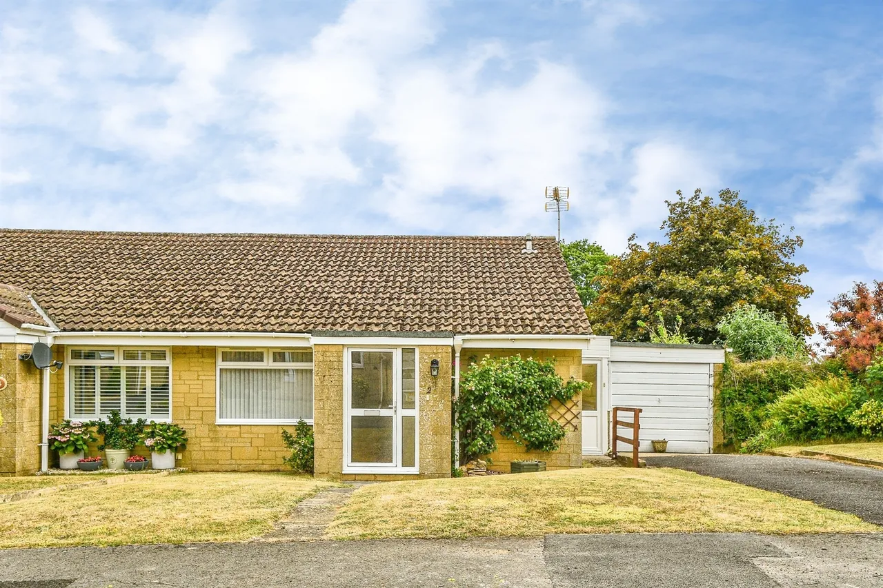 Wycombe Close, Derry Hill, SN11, photo 13